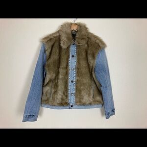 Levi's Faux Fur Trucker Jacket Women's Size SMALL Blue Denim